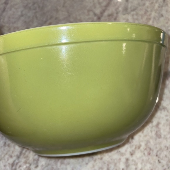 Vintage Pyrex Bowl Avocado Green 2.5quart - Picture 13 of 14